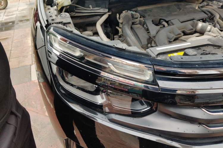 Used Citroen C5 AIRCROSS 2017 350THP Fashion Edition Right Front Headlight