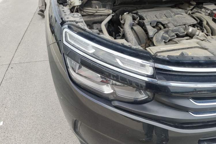 Used Citroen C5 AIRCROSS 2017 350THP Fashion Edition Right Front Headlight