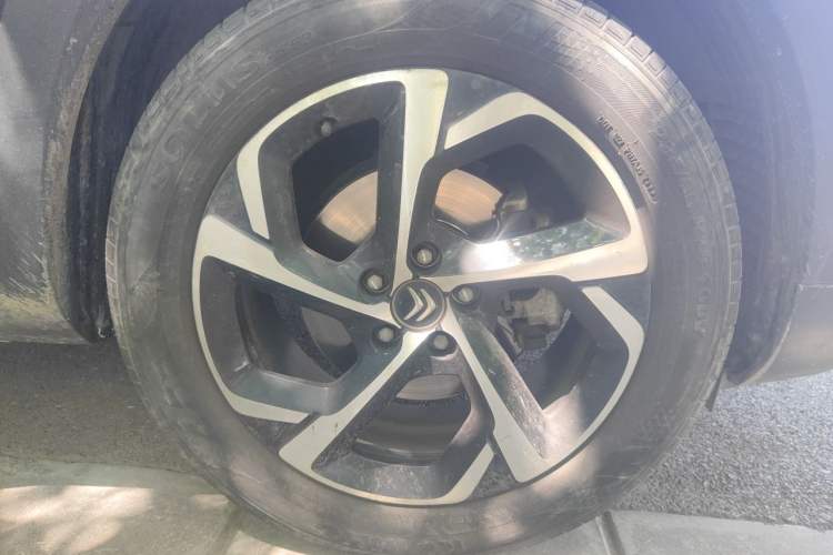 Used Citroen C5 AIRCROSS 2017 350THP Fashion Edition Right Front Wheel Hub