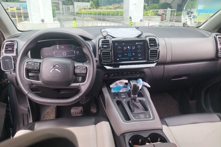 Used Citroen C5 AIRCROSS 2017 350THP Fashion Edition Center Console