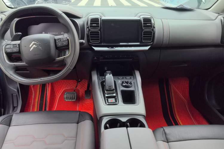Used Citroen C5 AIRCROSS 2017 380THP Luxury Model Center Console