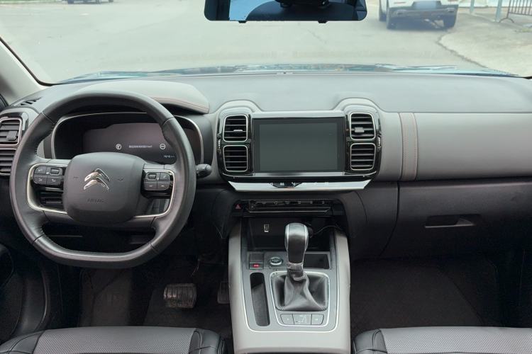Used Citroen C5 AIRCROSS 2017 350THP Fashion Edition Center Console