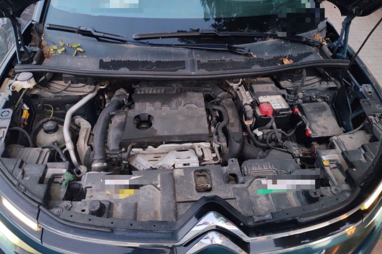 Used Citroen C5 AIRCROSS 2017 380THP Luxury Model Engine Bay
