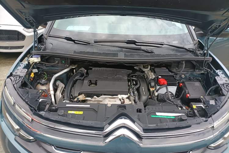 Used Citroen C5 AIRCROSS 2017 380THP Luxury Model Engine Bay