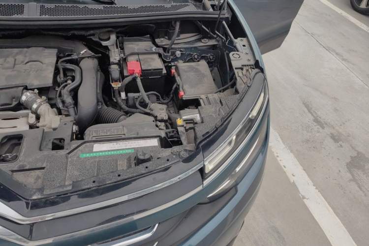 Used Citroen C5 AIRCROSS 2017 350THP Fashion Edition Engine Bay Left