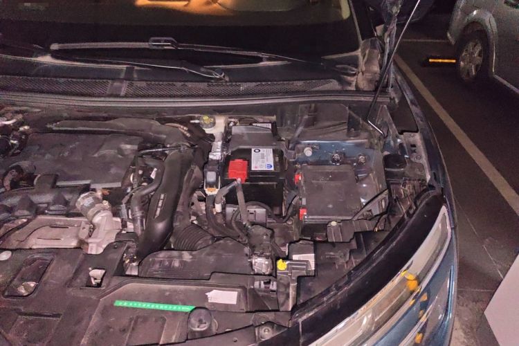 Used Citroen C5 AIRCROSS 2017 350THP Fashion Edition Engine Bay Left