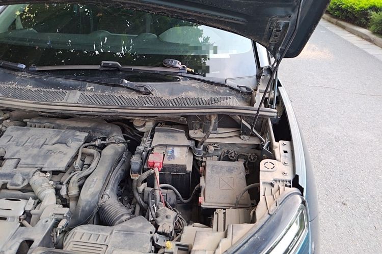 Used Citroen C5 AIRCROSS 2017 350THP Fashion Edition Engine Bay Left