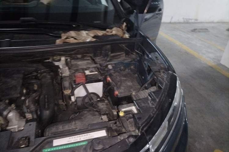 Used Citroen C5 AIRCROSS 2017 350THP Fashion Edition Engine Bay Left