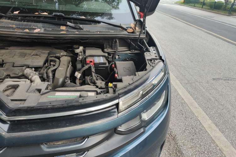 Used Citroen C5 AIRCROSS 2017 350THP Fashion Edition Engine Bay Left