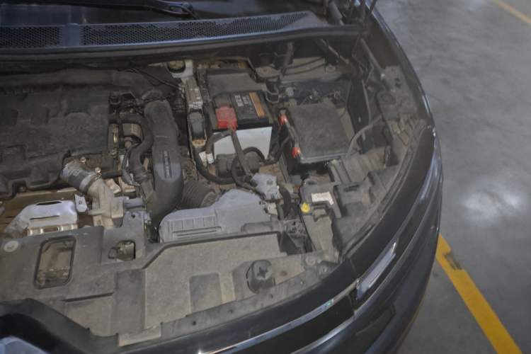 Used Citroen C5 AIRCROSS 2017 350THP Fashion Edition Engine Bay Left