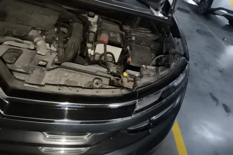 Used Citroen C5 AIRCROSS 2017 350THP Fashion Edition Engine Bay Left