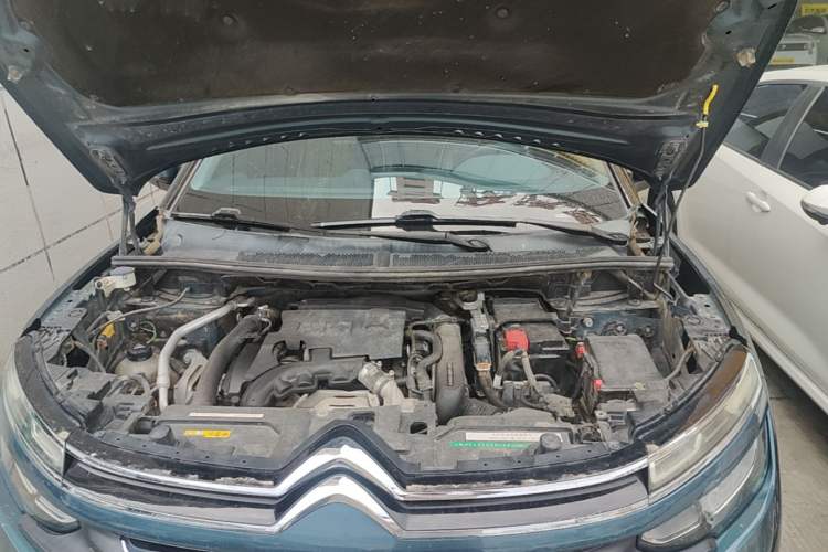 Used Citroen C5 AIRCROSS 2017 350THP Fashion Edition Engine Bay