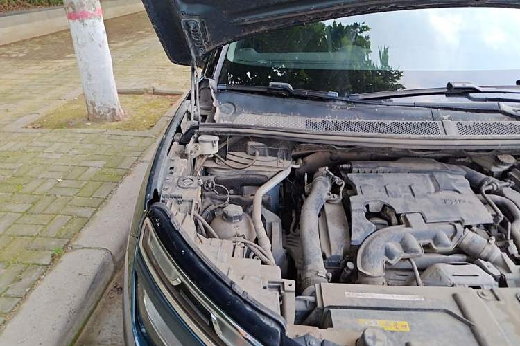 Used Citroen C5 AIRCROSS 2017 350THP Fashion Edition Engine Bay Right