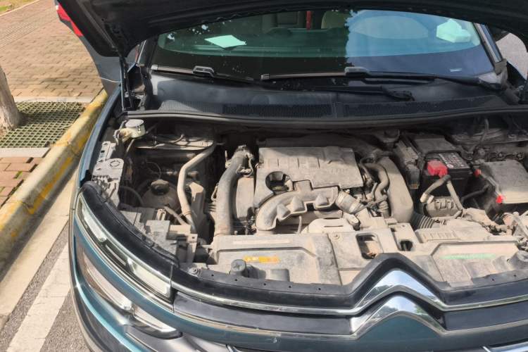 Used Citroen C5 AIRCROSS 2017 350THP Fashion Edition Engine Bay Right