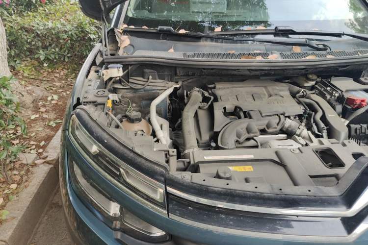 Used Citroen C5 AIRCROSS 2017 350THP Fashion Edition Engine Bay Right
