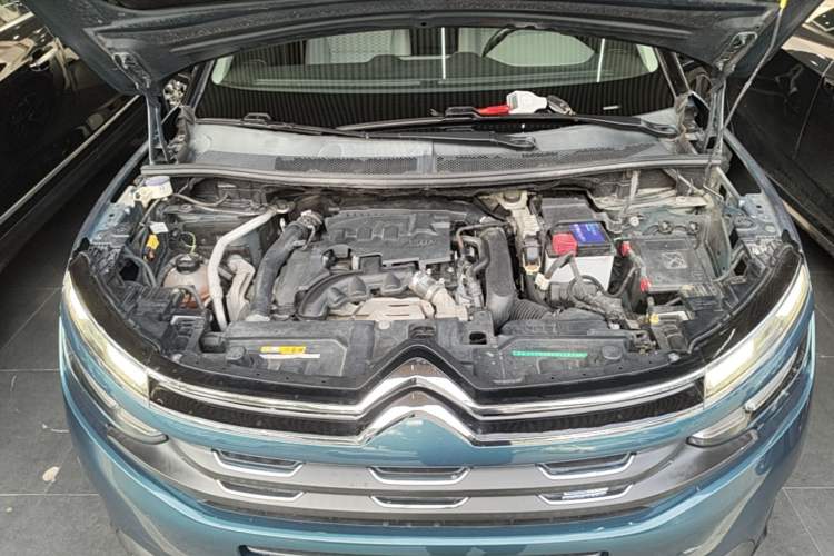 Used Citroen C5 AIRCROSS 2017 350THP Fashion Edition Engine Bay