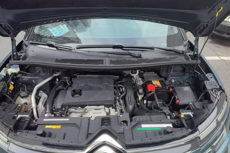 Used Citroen C5 AIRCROSS 2017 380THP Luxury Model Engine Bay