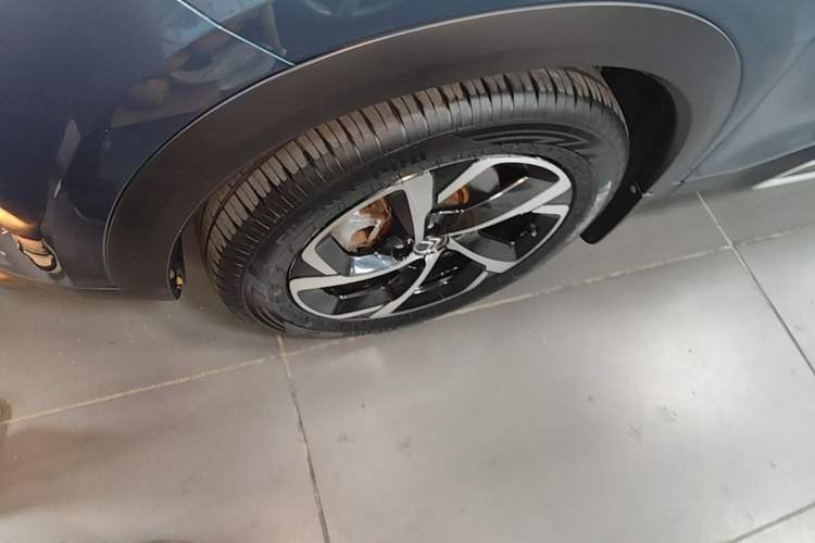 Used Citroen C5 AIRCROSS 2017 350THP Fashion Edition Left Front Wheel Hub