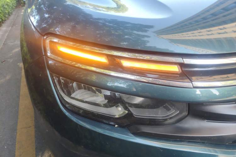 Used Citroen C5 AIRCROSS 2017 380THP Luxury Model Right Front Headlight