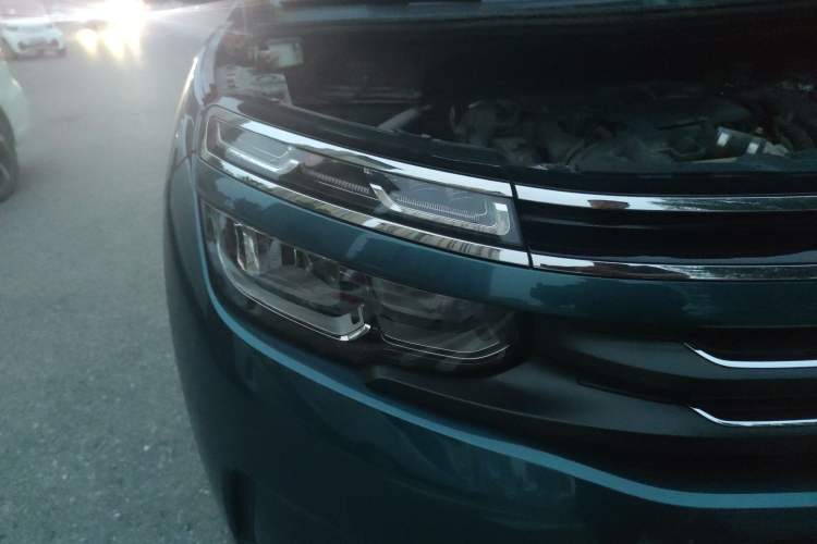 Used Citroen C5 AIRCROSS 2017 350THP Fashion Edition Right Front Headlight