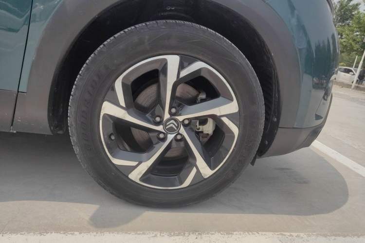 Used Citroen C5 AIRCROSS 2017 350THP Fashion Edition Right Front Wheel Hub