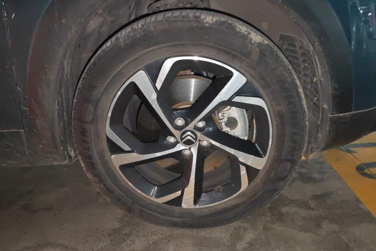Used Citroen C5 AIRCROSS 2017 380THP Luxury Model Right Front Wheel Hub