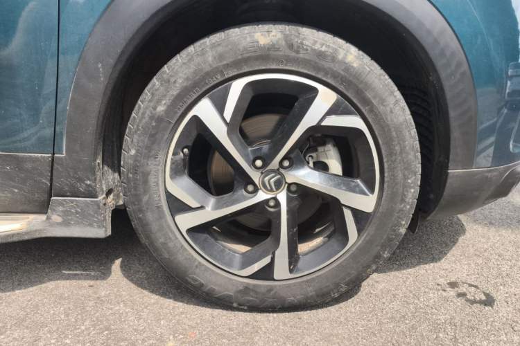 Used Citroen C5 AIRCROSS 2017 350THP Fashion Edition Right Front Wheel Hub