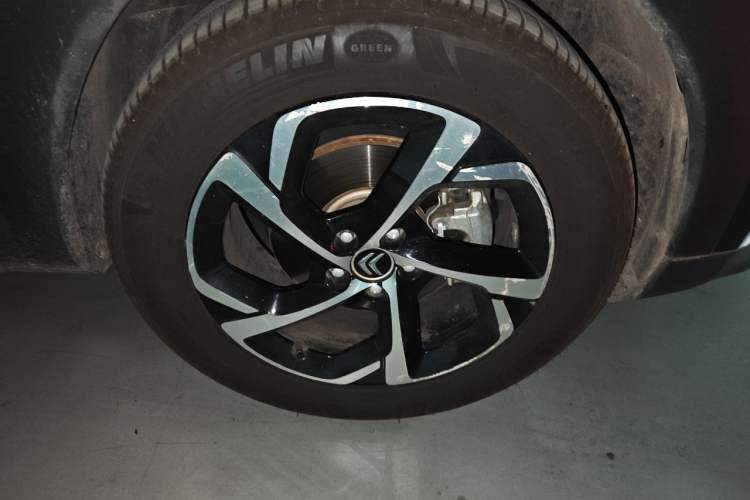 Used Citroen C5 AIRCROSS 2017 350THP Fashion Edition Right Front Wheel Hub