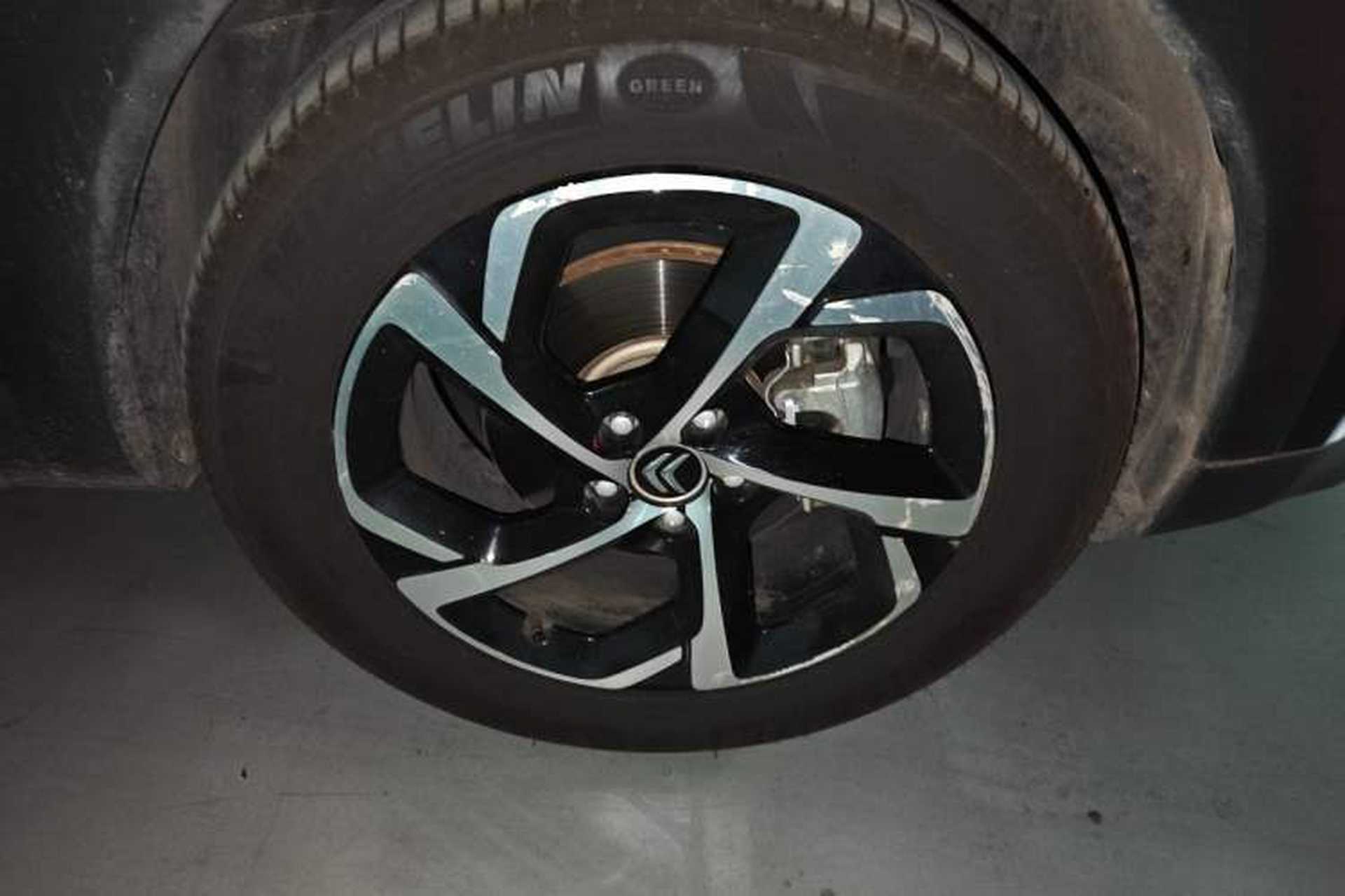Used Citroen C5 AIRCROSS 2017 350THP Fashion Edition Right Front Wheel Hub