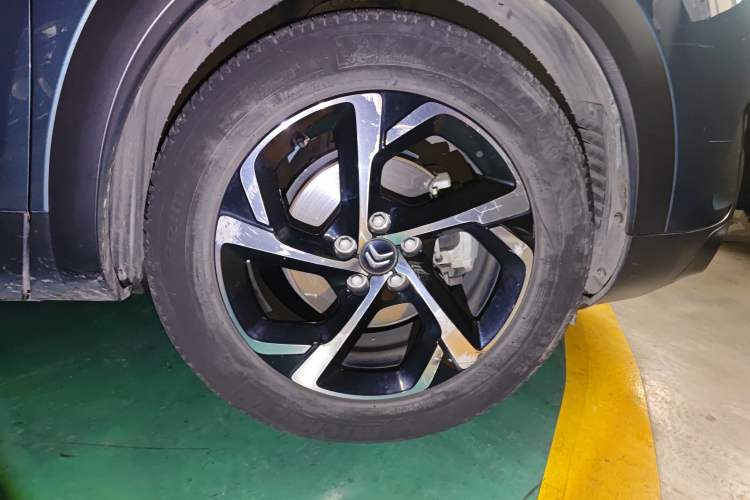Used Citroen C5 AIRCROSS 2017 350THP Luxury Model Right Front Wheel Hub