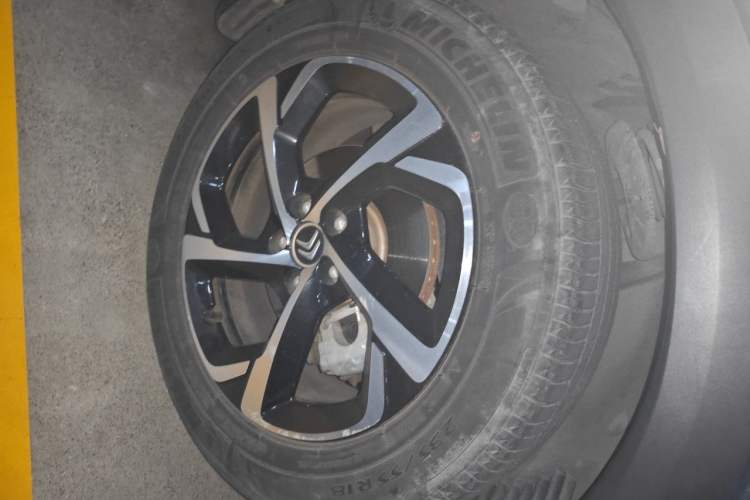 Used Citroen C5 AIRCROSS 2017 350THP Fashion Edition Right Front Wheel Hub