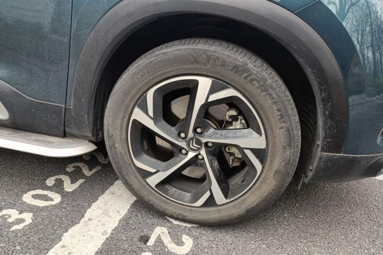 Used Citroen C5 AIRCROSS 2017 380THP Fashion Edition Right Front Wheel Hub