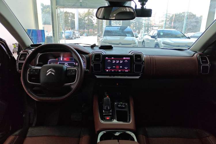 Used Citroen C5 AIRCROSS 2017 380THP Luxury Model Center Console