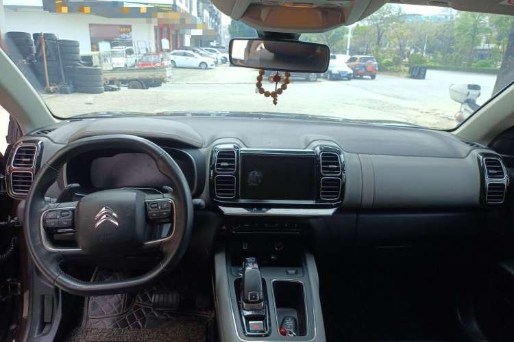 Used Citroen C5 AIRCROSS 2017 380THP Fashion Edition Center Console