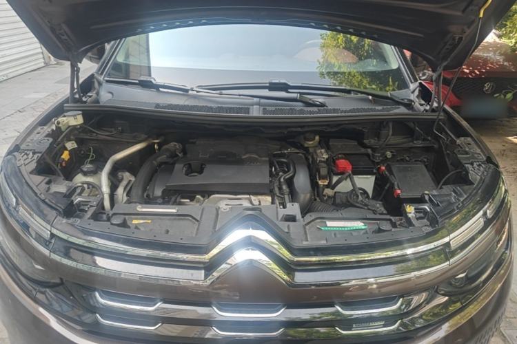 Used Citroen C5 AIRCROSS 2017 380THP Flagship Edition Engine Bay
