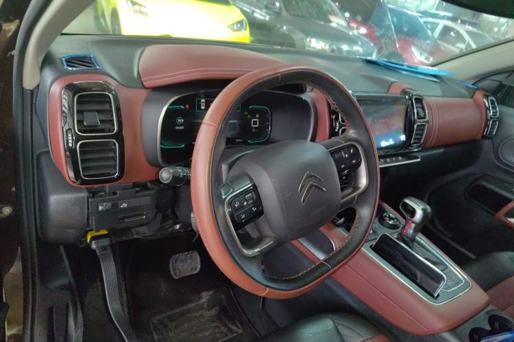 Used Citroen C5 AIRCROSS 2017 350THP Luxury Model Interior 2