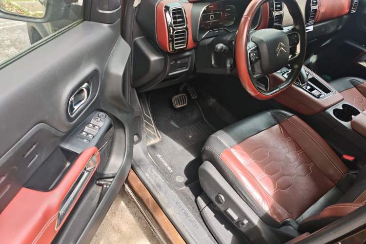 Used Citroen C5 AIRCROSS 2017 380THP Luxury Model Interior 3