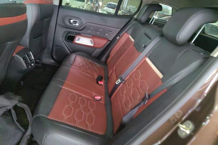 Used Citroen C5 AIRCROSS 2017 350THP Luxury Model Interior 4