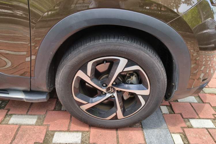 Used Citroen C5 AIRCROSS 2017 380THP Fashion Edition Right Front Wheel Hub