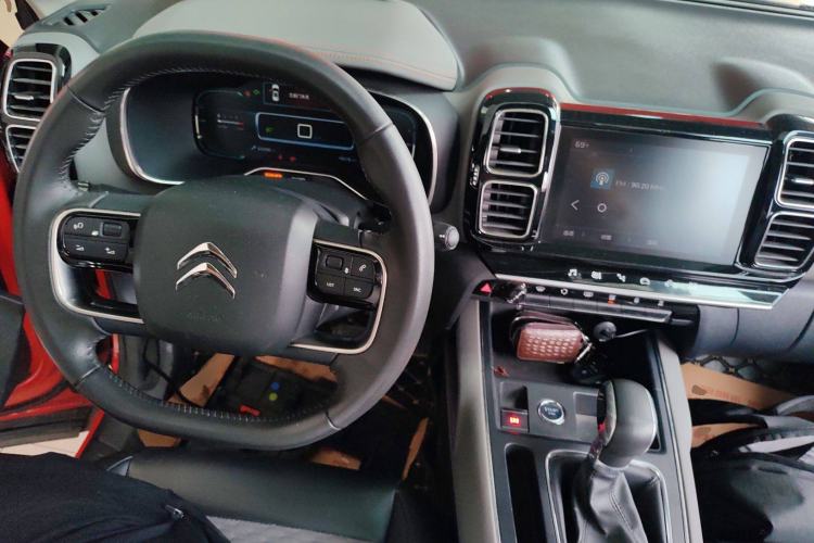 Used Citroen C5 AIRCROSS 2017 350THP Fashion Edition Center Console