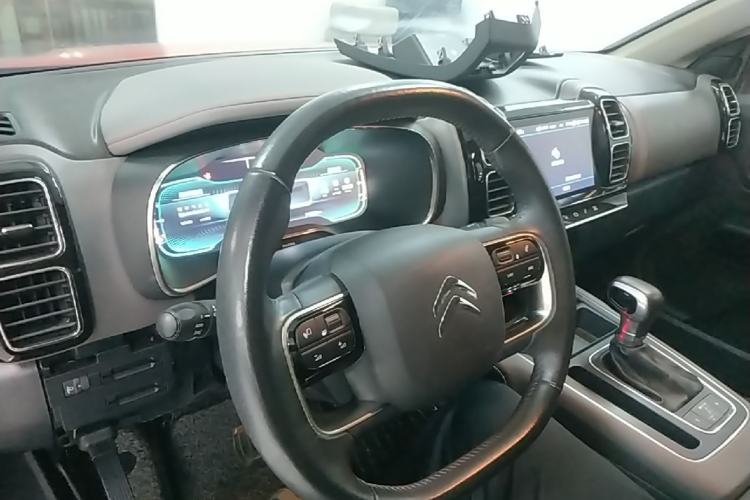 Used Citroen C5 AIRCROSS 2017 350THP Fashion Edition Center Console