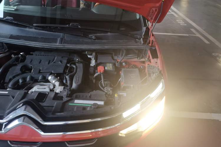 Used Citroen C5 AIRCROSS 2017 350THP Fashion Edition Engine Bay Left