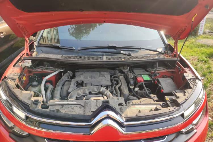 Used Citroen C5 AIRCROSS 2017 350THP Fashion Edition Engine Bay