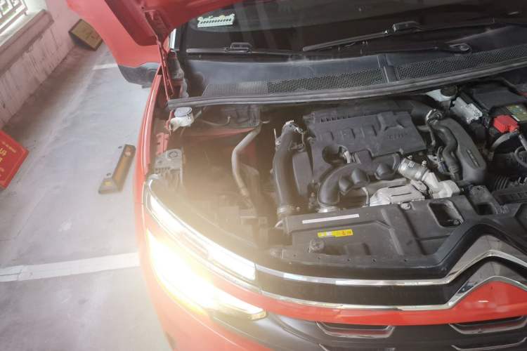 Used Citroen C5 AIRCROSS 2017 350THP Fashion Edition Engine Bay Right