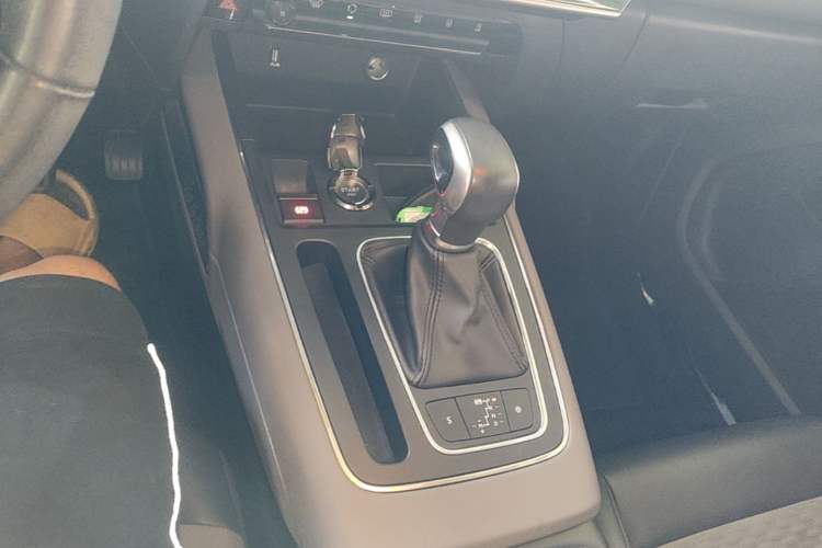 Used Citroen C5 AIRCROSS 2017 350THP Fashion Edition Gear Lever
