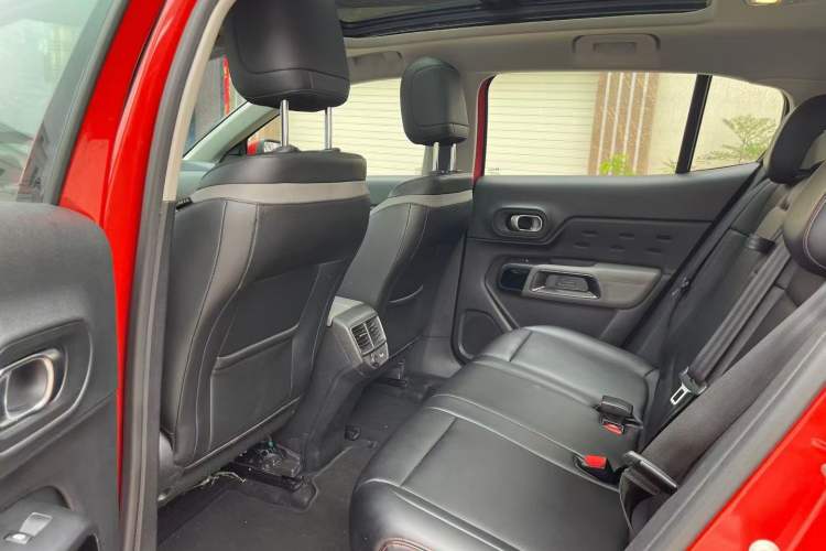 Used Citroen C5 AIRCROSS 2017 350THP Fashion Edition Interior 4