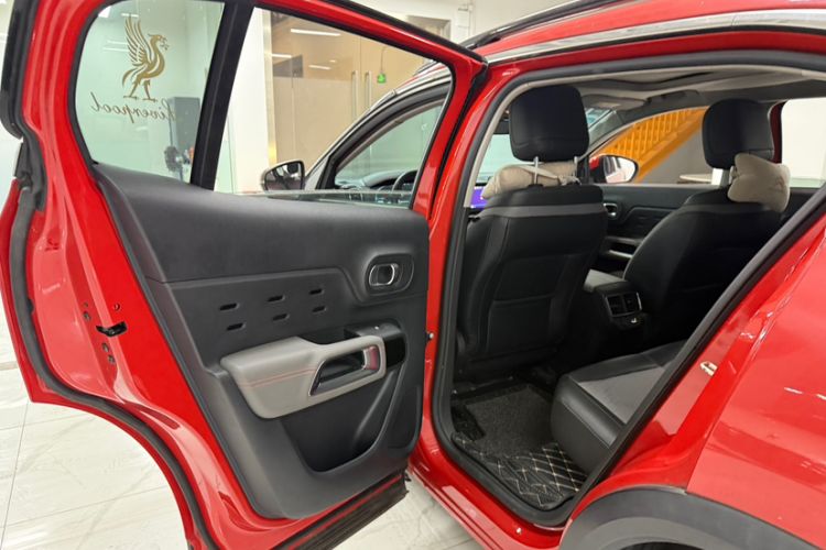Used Citroen C5 AIRCROSS 2017 350THP Fashion Edition Interior 9
