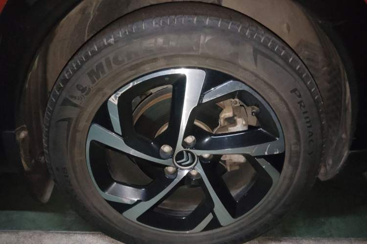 Used Citroen C5 AIRCROSS 2017 350THP Fashion Edition Right Front Wheel Hub