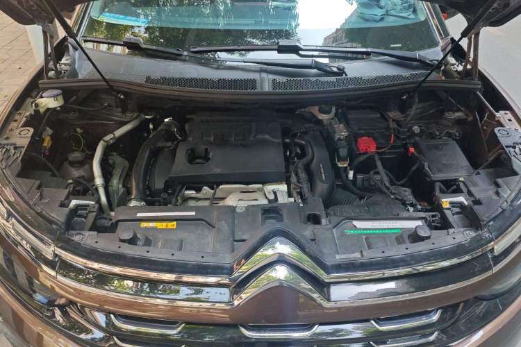 Used Citroen C5 AIRCROSS 2017 380THP Flagship Edition Engine Bay