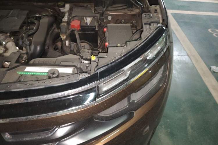Used Citroen C5 AIRCROSS 2017 350THP Fashion Edition Engine Bay Left